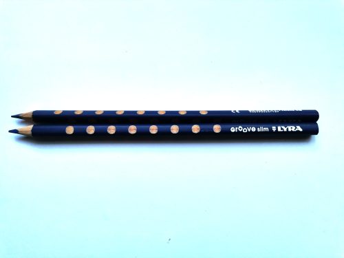 Színes ceruza Lyra Groove Slim háromszögletű, vékony, sötétkék
