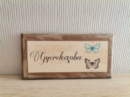 Fa táblakép Gyerekszoba felirattal, pillangó mintával